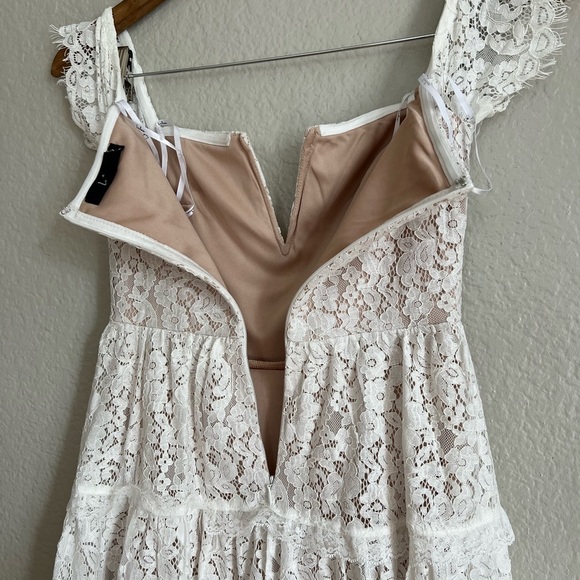 DAMAGED Absolutely Stunning White Lace Off-the-Shoulder Midi Dress - Picture 7 of 10